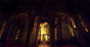 Tempel der drei Monde cesarsampedro.jpg